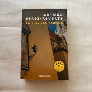 Spanish book titled “la piel del tambor” by Arturo Pérez - Reverte